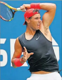  ??  ?? AL MÁXIMO. Nadal se entrenó ayer en el estadio Arthur Ashe.