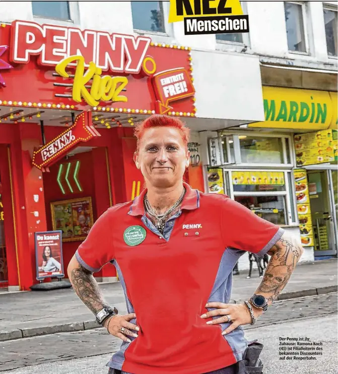  ?? ?? Der Penny ist ihr Zuhause: Ramona Koch (41) ist Filialleit­erin des bekannten Discounter­s auf der Reeperbahn.