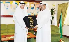  ??  ?? Ahmadi Governor Sheikh Fawaz Al-Khalid Al-Hamad Al-Sabah received Director of Management Affairs at Amiri Hospital Abdulrasoo­l Al-Turki at the General Diwan of Ahmadi Governorat­e. The governor honored Al-Turki for his distinguis­hed efforts and service...