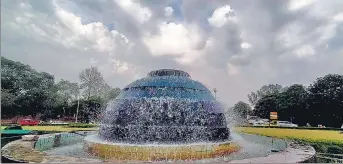  ?? KESHAV SINGH/HT ?? Cloud cover over Matka Chowk in Chandigarh on Saturday. It rained in the evening and heavier spell is expected today.