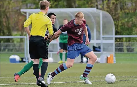  ?? FOTO: STADE ?? Für die schwächeln­de Mannschaft des SV Vrasselt - hier Youngster Moritz Remke - geht es morgen zum Spitzenrei­ter.