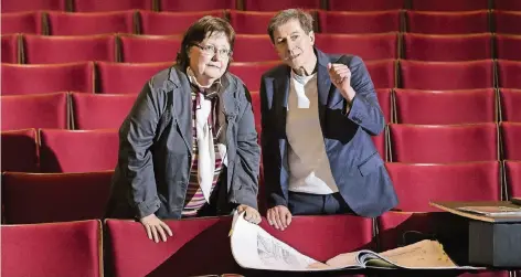  ??  ?? Komponisti­n Adriana Hölszky mit dem künstleris­chen Leiter des Balletts am Rhein, Martin Schläpfer.