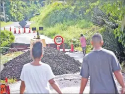  ?? Picture: JONACANI LALAKOBAU ?? The closed Savura Rd in Wailoku yesterday.