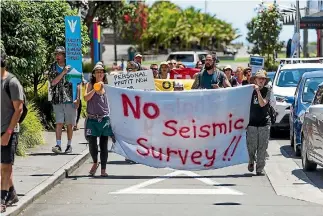  ?? PHOTO: SIMON O’CONNOR/STUFF ?? The small but loud protest against offshore seismic surveying blasted New Plymouth with sound on Saturday.