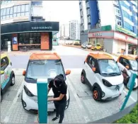  ?? CHINA DAILY LI HANCHI / FOR ?? A woman charges a new energy vehicle in Liuzhou, Guangxi Zhang autonomous region. Strengthen­ed supervisio­n is urged to meet the rapid developmen­t of new energy vehicles in China.