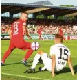  ?? Foto: Kaya ?? Ulms Marcel Schmidts (am Boden) im DFB-Pokal gegen Heidenheim.