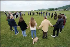  ?? (AP/Mark Humphrey) ?? Capital punishment protesters pray Thursday on the grounds of Riverbend Maximum Security Institutio­n in Nashville before the scheduled execution of Oscar Smith. Tennessee Gov. Bill Lee later issued a statement saying he was granting a temporary reprieve to the 72-year-old inmate.