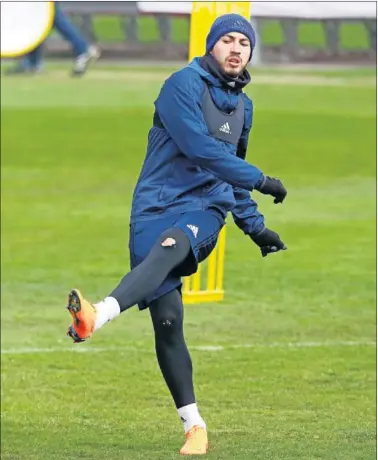  ??  ?? RELEVO DE POMBO. El georgiano Papu regresa a la alineación y formará pareja con Borja Iglesias.