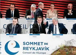  ?? ?? REIKIAVIK. La cumbre europea, en la que fueron protagonis­tas el francés Macron y el alemán Scholz.