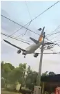  ?? CAPTADA DE VIDEO ?? El avión de Avianca pasa a ras sobre los árboles.