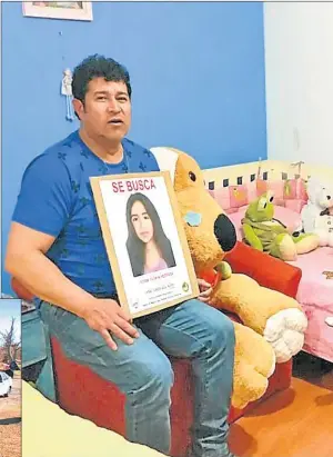  ??  ?? RECUERDOS. Fabián Herrera y María Elena Delgado posan en el dormitorio de Sofía con sus juguetes y la hermanita que aún no conoció.