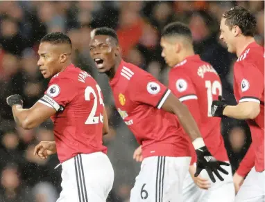  ?? REUTERS ?? LET’S GO BOYS: Can Manchester United’s Antonio Valencia and Co close the gap even more between them and Manchester City this weekend?