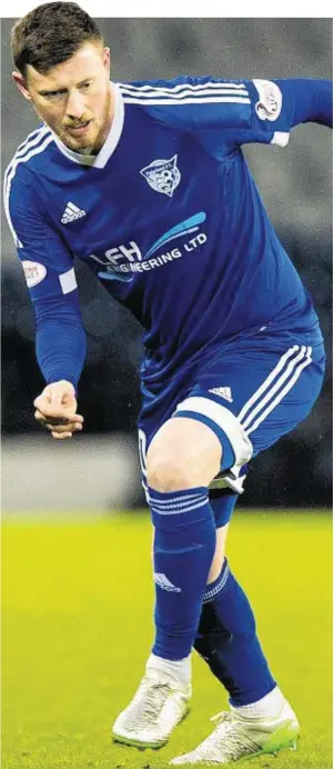  ??  ?? HAMPDEN WIN: Shane Sutherland in action for Peterhead against Queen’s Park