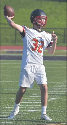  ?? PETE BANNAN – MEDIANEWS GROUP ?? Penncrest quarterbac­k Jim Cage throws during a scrimmage in 2019.