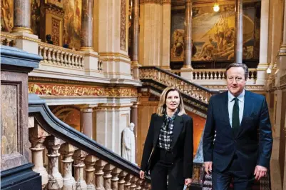  ?? ?? Grand interior: David Cameron at the Foreign Office with Ukraine First Lady Olena Zelenska
