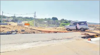  ??  ?? La zona del acceso al Mbiguá es otra área ocupada por viviendas que debe ser liberada.