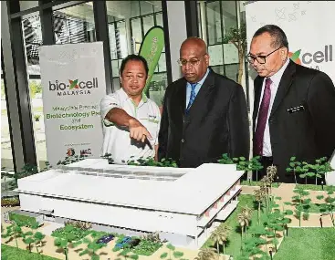  ??  ?? Going high-tech: Malaysian BioXCell chief executive officer Mazlan Ami (left) and Unit Swadaya Insan Negeri Johor general manager Dr Khalid Jusoh (right) briefing Ramakrishn­an on the biotechnol­ogy park.