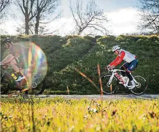  ?? Photos: Michel Knepper ?? Accompagné de plus d'une vingtaine de participan­ts, également mordus de vélo, tout comme lui, Michel Knepper va parcourir plus de mille kilomètres à bicyclette pour une aventure épique, et pour la bonne cause...