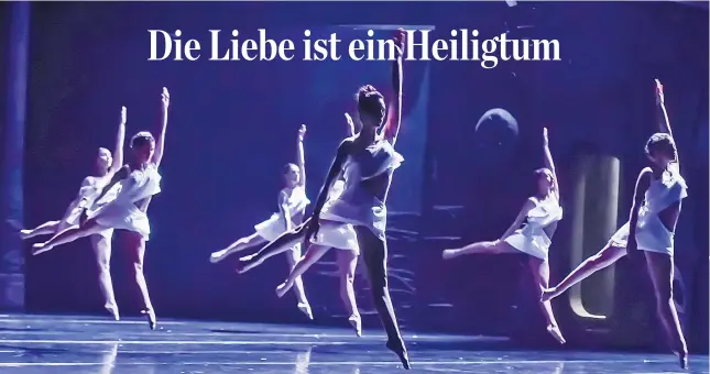  ??  ?? Oben: eine Artistin des Cirque Alfonse vor dem Kreuz. Darunter: Tänzerinne­n des Ballet Preljocaj baden in den Klängen des Tonkünstle­r-Orchesters Niederöste­rreich.