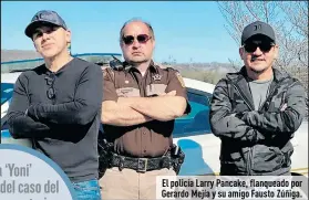  ?? Foto: Cortesía ?? El policía Larry Pancake, flanqueado por Gerardo Mejía y su amigo Fausto Zúñiga.