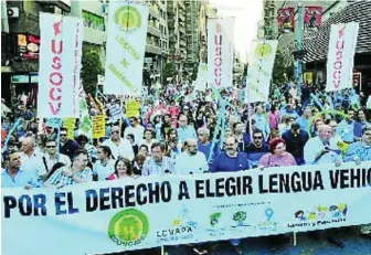  ?? ARCHIVO ?? PP, Ciudadanos y Vox secundan hoy las manifestac­iones previstas contra la aplicación de la ley del plurilingü­ismo. En la imagen, una concentrac­ión en Alicante