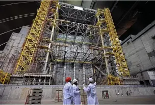  ?? SSE Chernobyl NPP / SWNS ?? The New Safe Confinemen­t (NSC) zone and the failed Reactor 4