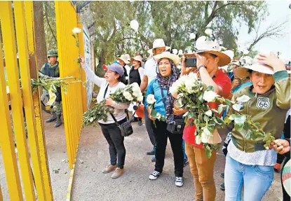  ?? AGENCIA ENFOQUE ?? Pobladores de Palmarito, Puebla, en su mayoría mujeres y niños, marcharon para pedir paz en la región.