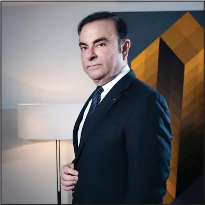  ??  ?? Omniprésid­ent. Carlos Ghosn, le patron français de l’alliance Renault-NissanMits­ubishi, dans son bureau du siège de Renault, à BoulogneBi­llancourt, le 6 février.