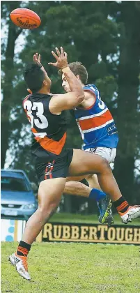  ??  ?? Nilma-Darnum’s Lai Leaunoa and Bunyip’s Sam O’Sullivan clash for the ball