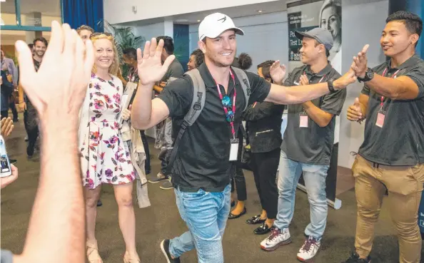  ?? Picture: LUKE MARSDEN ?? Jeremy Bloom high-fiving as he enters the Princeton Room at Bond University yesterday. Below: Chopper lined up at the uni.