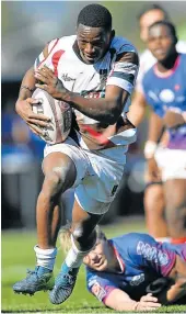  ?? Picture: GALLO IMAGES ?? GREAT FLYER: Sibabalwe Xamlashe surges ahead in typical fashion for Border on his way to scoring a try.