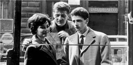  ??  ?? Sul set Da sinistra, a Milano, Lorena Detto, il regista e suo futuro marito Ermanno Olmi, il protagonis­ta del film Sandro Panseri, nei panni di Domenico Cantoni