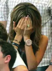 ??  ?? Victoria Beckham aergrer sig, efter gemalen David og England har tabt efter straffespa­rkkonkurre­nce til Portugal i VM-kvartfinal­en 1. juli 2006. Foto: Matt Dunham/Ritzau Scanpix