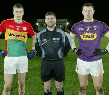  ??  ?? Rival captains Ian Atkinson (Carlow) and Naomhan Rossiter (Wexford) with referee Chris Dwyer who caused confusion near the end when he didn’t allow the winners to bring on a sixth substitute.