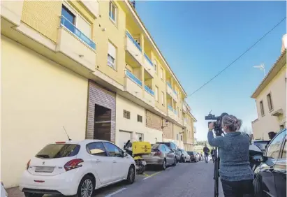  ?? Foto: David Revenga ?? Die Polizei fand die Leiche der Frau in der gemeinsame­n Wohnung.