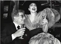  ??  ?? A sinistra, Tony Bennett con Lady Gaga: tra i protagonis­ti più attesi di Umbria Jazz 15 (Perugia, dal 10 al 19 luglio)