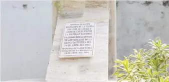  ?? DANELIS SENA ?? Panteón soldados de la Revolución de Abril, en el cementerio de la avenida Independen­cia.