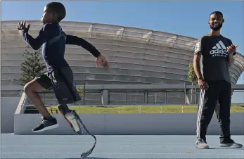  ?? PICTURES: TRACEY ADAMS ?? Aubrey Meyer, 11, of Atlantis, with his new prosthetic leg courtesy of the Jumping Kids Fund in Pretoria. He shows off his running blade at Greenpoint Athletics Track.