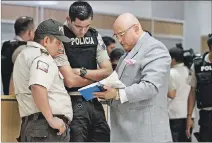  ?? GERARDO MENOSCAL / EXPRESO ?? Defensa. La defensa de los policías atribuyó a un problema personal.