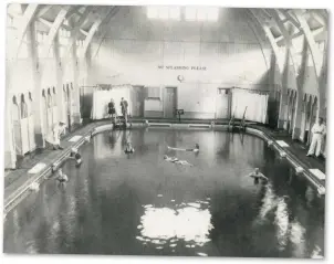  ??  ?? Swimmers take the plunge at the town’s brine baths