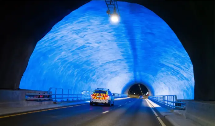  ?? JON INGEMUNDSE­N ?? Hallen midtveis i Ryfast, verdens lengste og dypeste undersjøis­ke biltunnel.
