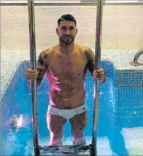  ??  ?? Ramos trabajó ayer en la piscina de Valdebebas tres lesionarse con la Roja en Zagreb El central croata Dejan Lovren alardeó de darle “un buen codazo” a SR4 en un salto