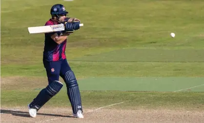  ?? Photograph: Andy Kearns/Getty Images ?? Graeme White helped Northampto­nshire beat Warwickshi­re and reach the last eight of the T20 Blast.