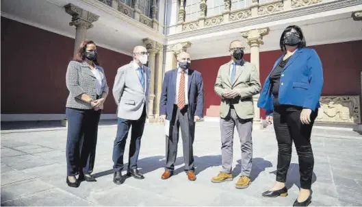  ?? CHUS MARCHADOR ?? Javier Lambán presidió ayer en el Museo de Zaragoza la presentaci­ón de los actos conmemorat­ivos por el centenario de la muerte de Francisco Pradilla.