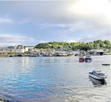  ?? PHOTOS: CAMERON HEWITT ?? The seaside town of Oban, on Scotland’s west coast, grew around its distillery. Founded in 1794, the distillery produces more than 25,000 litres of whisky a week.