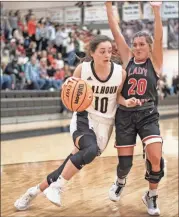  ??  ?? Tim Godbee Mattie
Jane Mashburn drives past
Sonoravill­e’s Lyndsay Bowman during the first quarter of the crosscount­y rivalry game Saturday at The Hive. Calhoun defeated the Lady Phoenix 50-41.