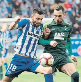  ?? FOTO: EFE ?? Partido de pugna Como se ve en la imagen, dos equipos de estilos similares