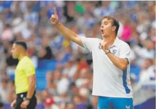  ?? // ABC ?? Lopetegui da instruccio­nes a sus jugadores ante el Espanyol