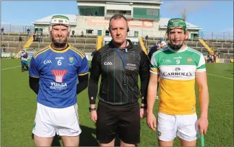  ??  ?? Wicklow’s John Henderson, referee Alan Kelly and Offaly’s David King.