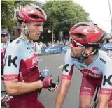  ??  ?? Auch im nächsten Jahr bekommt Marcel Kittel (links) bei den Sprints Hilfe von Rick Zabel. Foto: dpa